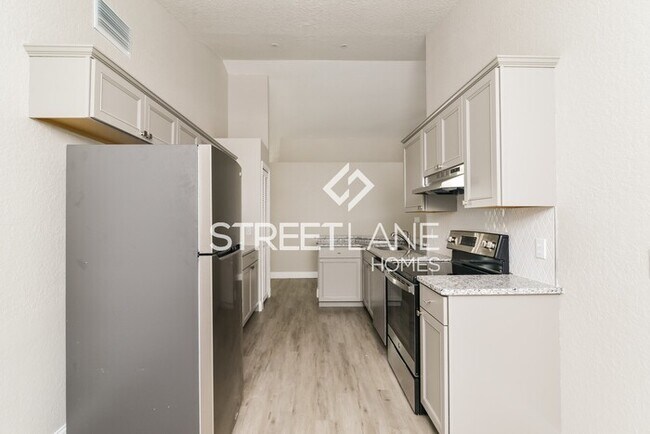 Foto del edificio - REDUCED! - Now offering $500 off first ful...