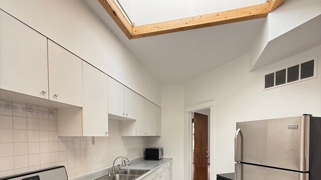 Foto del edificio - 1524 W Jarvis Ave