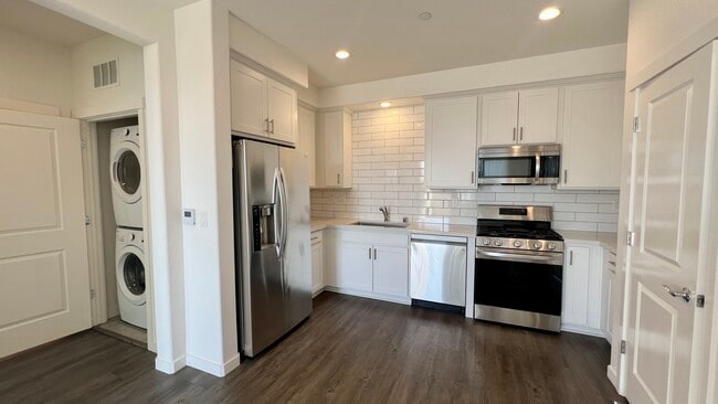 Building Photo - 2500 Wildflower Sta Pl