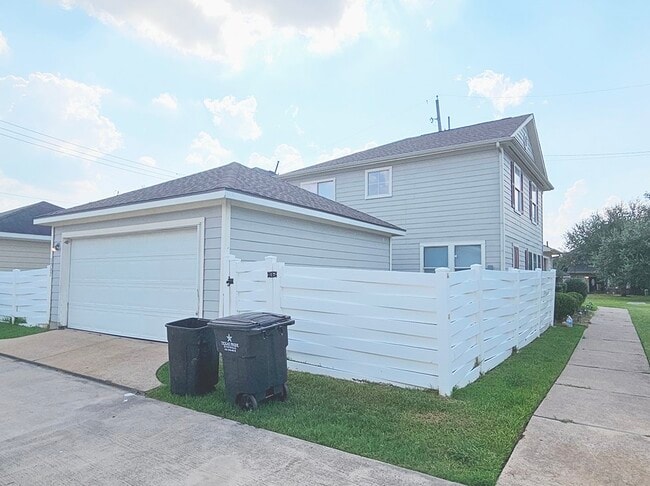 Building Photo - 1707 Nichole Woods Dr