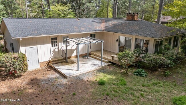 Building Photo - 185 Pine Ridge Dr