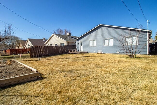 Building Photo - 272 Birch Ct