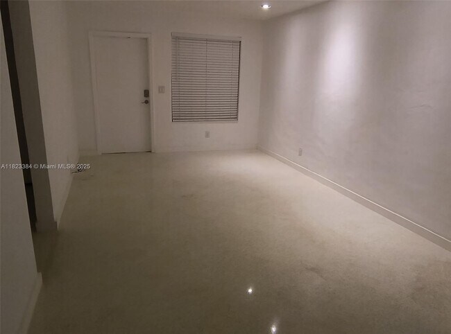 Foto del edificio - 4900 SW 28th Terrace