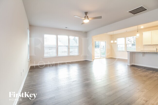 Building Photo - 1003 Mission Hill Ln