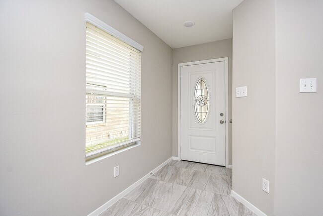 Foto del edificio - 5011 Ivy Fair Way