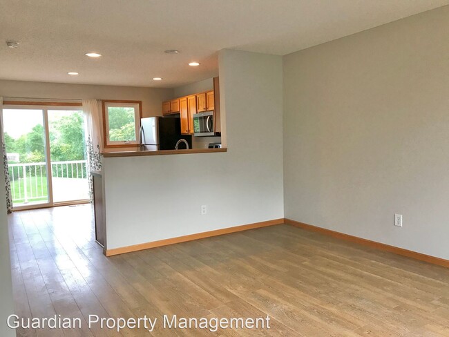 Building Photo - 2 br, 2 bath House - 5027 Evergreen Dr N U...