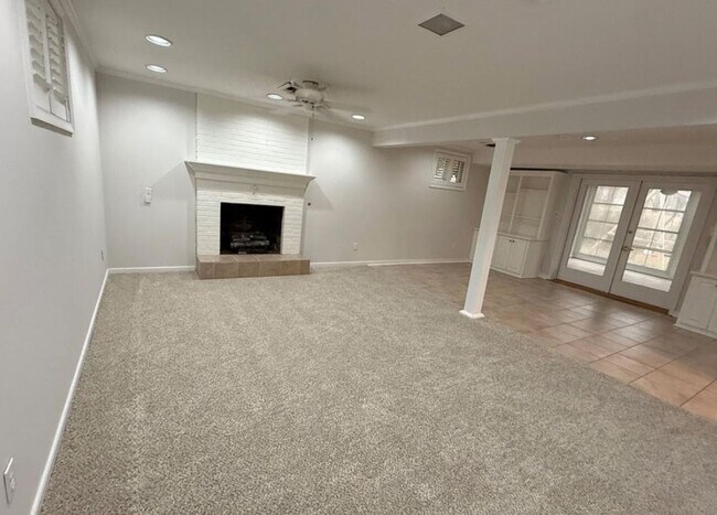 Building Photo - Spacious 4 bedroom, 3 bath Rancher