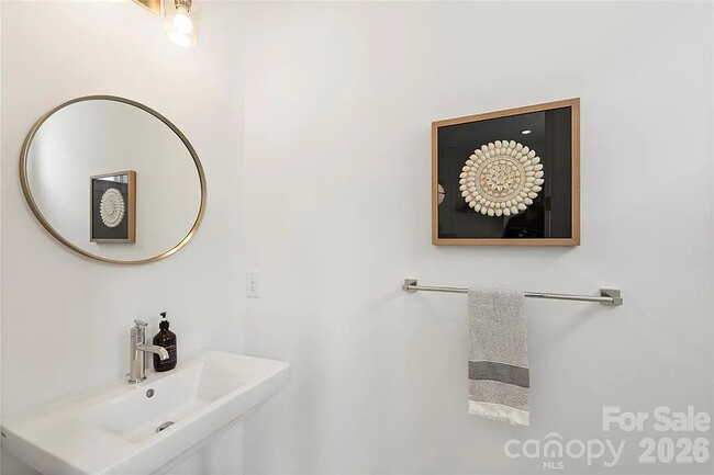 Foto del edificio - 5007 Nimes Rd