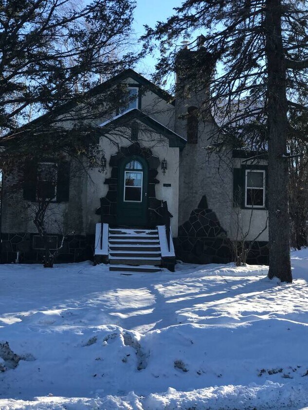 Primary Photo - 230 W College St