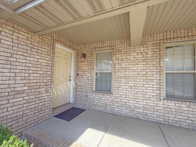 Building Photo - 1331 W Sackett St