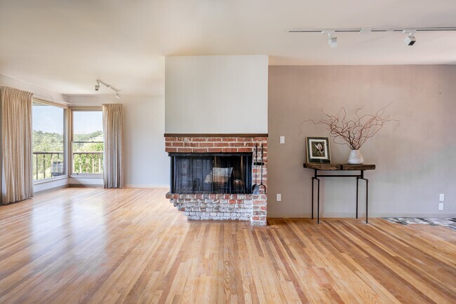 Building Photo - 30 Corte Comoda