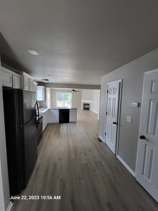 Building Photo - 2027 Hickoryleaf Ln