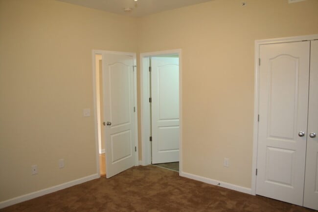 Building Photo - Briarcliff Condominiums