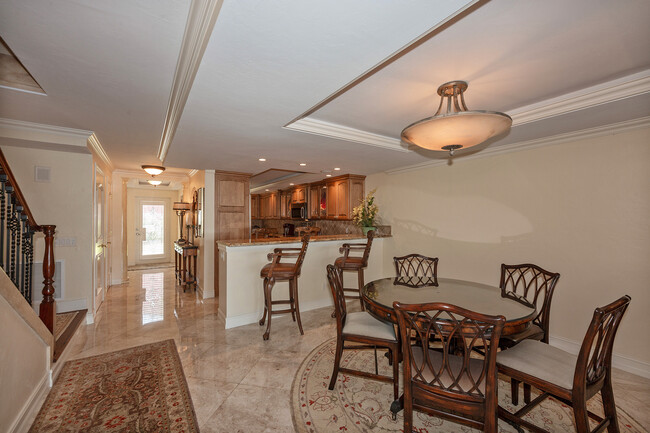 Building Photo - 800 River Point Dr