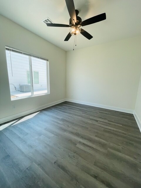Building Photo - 1620 Hickory Creek St