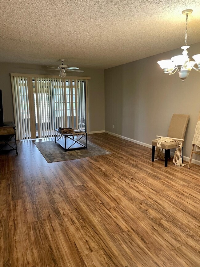 Building Photo - 1271 SE Parkview Pl