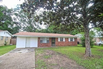 Building Photo - 404 Ladybird Ln