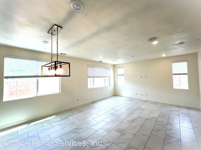 Building Photo - 3 br, 2.5 bath House - 3237 E Olympic Dr