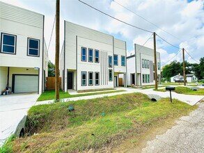 Building Photo - 8132 Penrod St