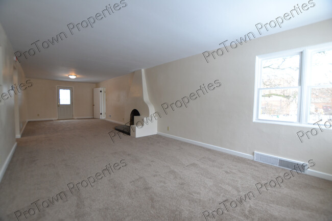 Building Photo - 1318 Oneida St