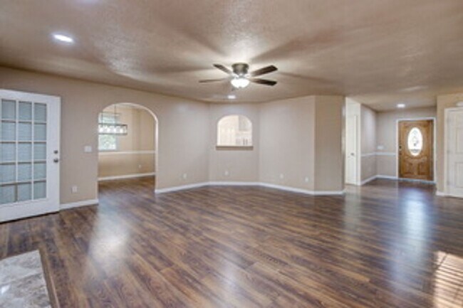 Building Photo - 212 Running Deer Dr