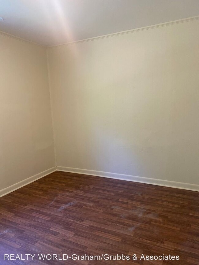 Building Photo - 3 br, 1 bath House - 23921 Riverton Rd