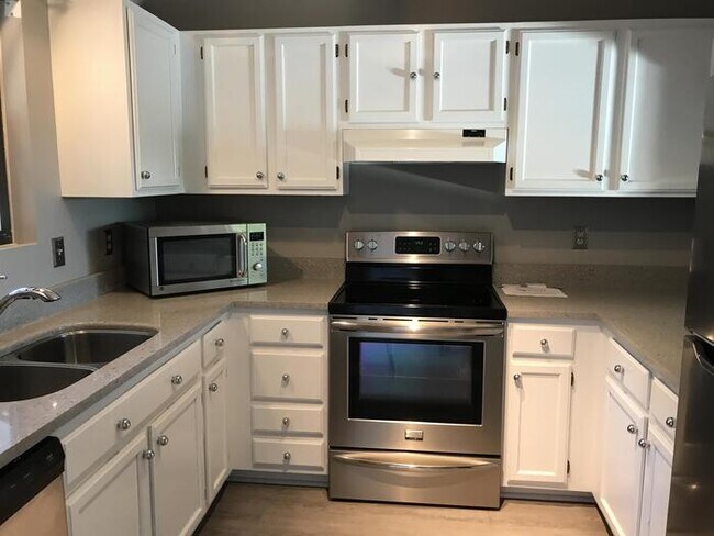Building Photo - AVAILABLE NOW: Stunning Lakeside Condo