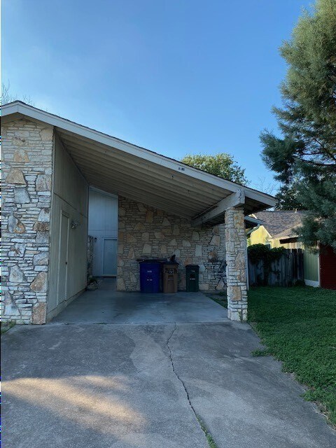 Primary Photo - Central Austin Duplex in great location