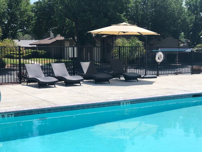 Building Photo - 2348 Pinedale Ave