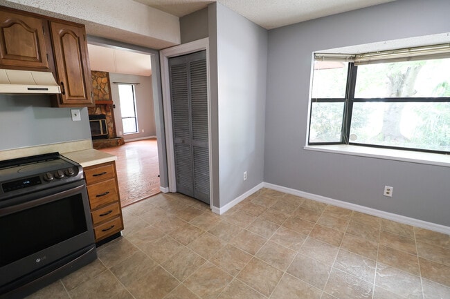 Building Photo - 137 Porter Dr