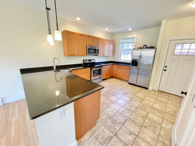 Photo - 2 Bedroom Home in Shelburne VT Available 7/1!
