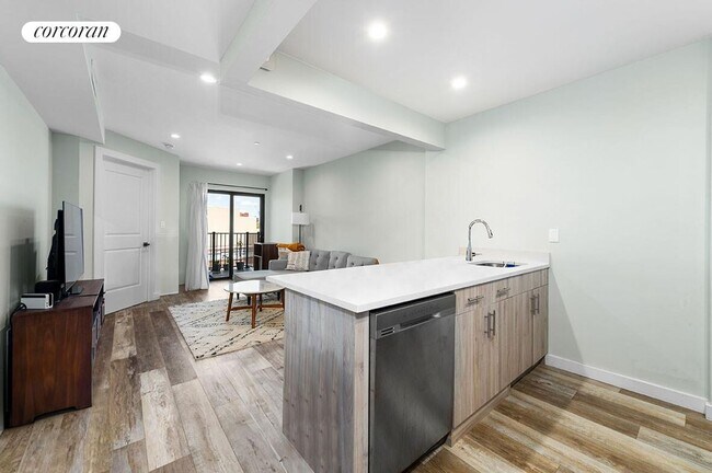 Foto del edificio - 30-82 Crescent Street 7B