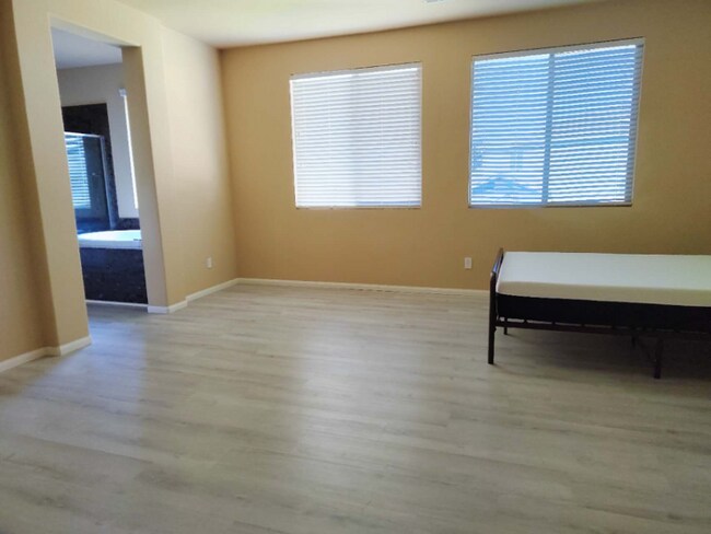 Foto del edificio - 5867 Berryhill Dr