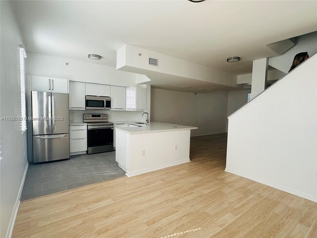 Building Photo - 2801 NE 185th St