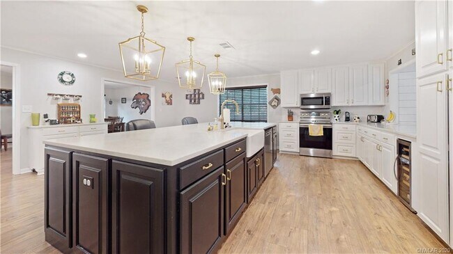 Building Photo - 1226 Manor Pl