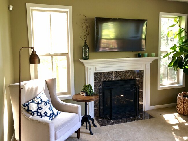 Foto del edificio - Gorgeous Bainbridge Estate available now.....