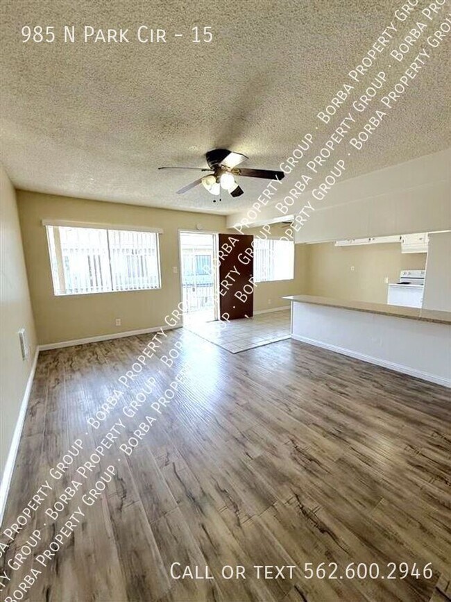 Foto del edificio - 985 N Pk Cir