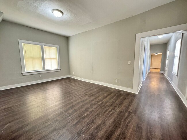 Building Photo - Renovated 3/2 for rent