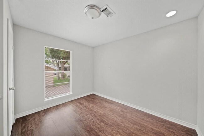 Foto del edificio - 7219 Meadowlark Ln