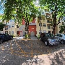 Building Photo - 8120 Geneva Ct