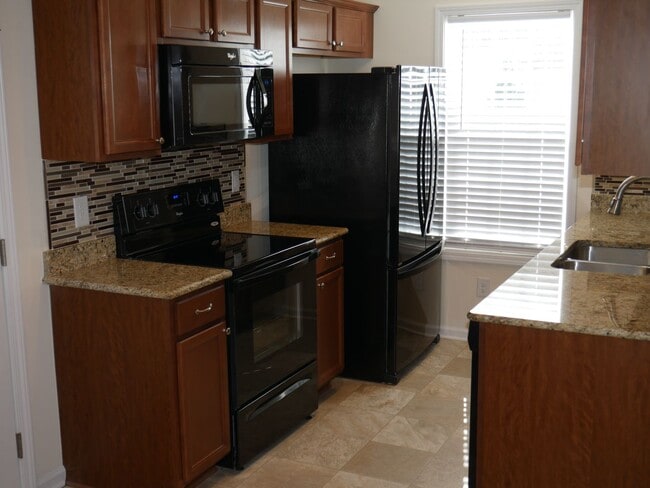 Foto del edificio - 3225 Hyde Pl Cir