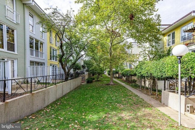 Building Photo - 40 G St SW
