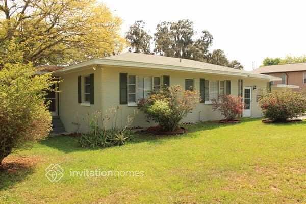 Building Photo - 731 Pine Ln