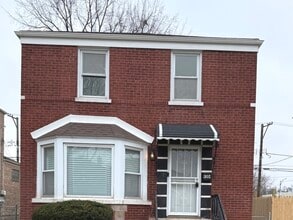 Building Photo - 9304 S Justine St