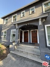 Building Photo - 5530 Franklin Ave
