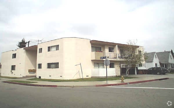 Foto del edificio - 3357 Oakhurst Ave.