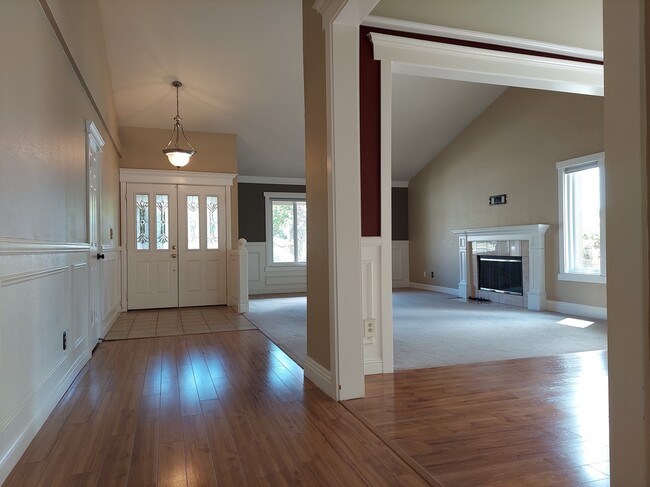 Building Photo - 25 Cannes Ct
