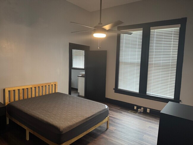 Foto del edificio - 126 Montgomery St