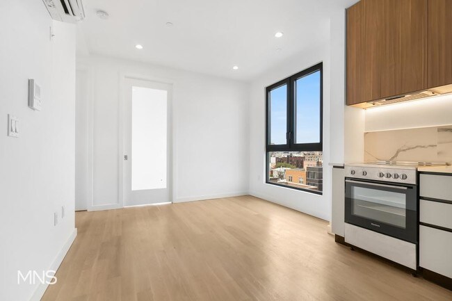 Building Photo - 583 Lorimer Street