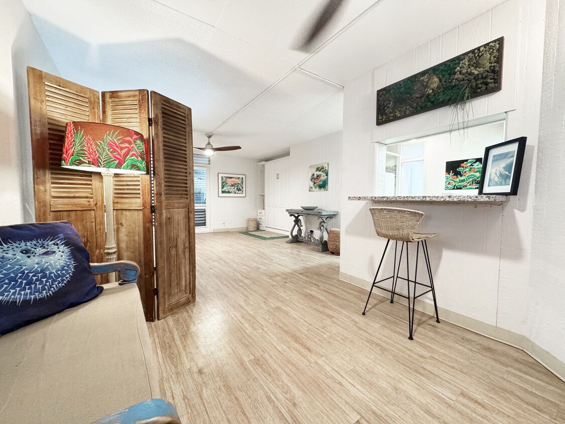 Primary Photo - Pet Friendly Gold Coast Condo Fronting the...